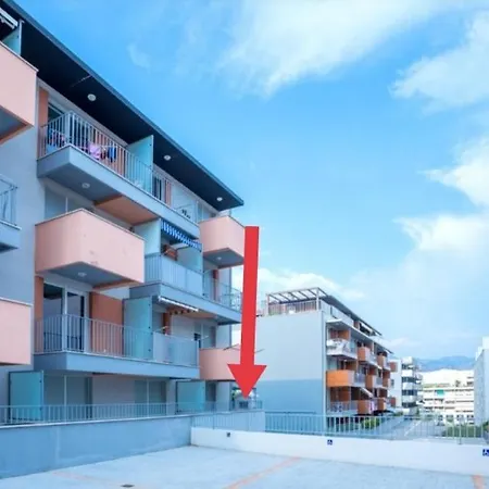 Teuta - Private Parking Appartement Split