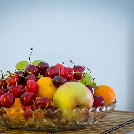 Teuta - Private Parking Appartement