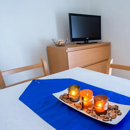 Teuta - Private Parking Appartement