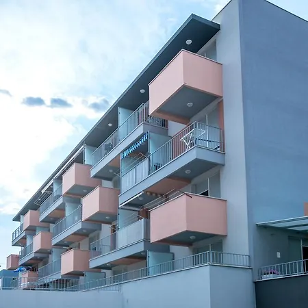 Teuta - Private Parking Апартаменты