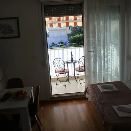 Teuta - Private Parking *