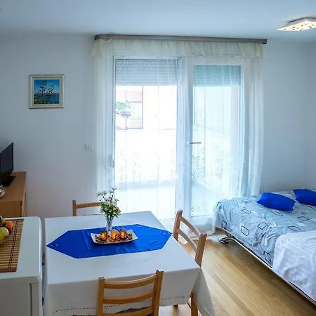 Apartament Teuta - Private Parking
