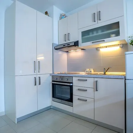 Teuta - Private Parking * Сплит