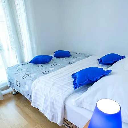 Teuta - Private Parking Сплит